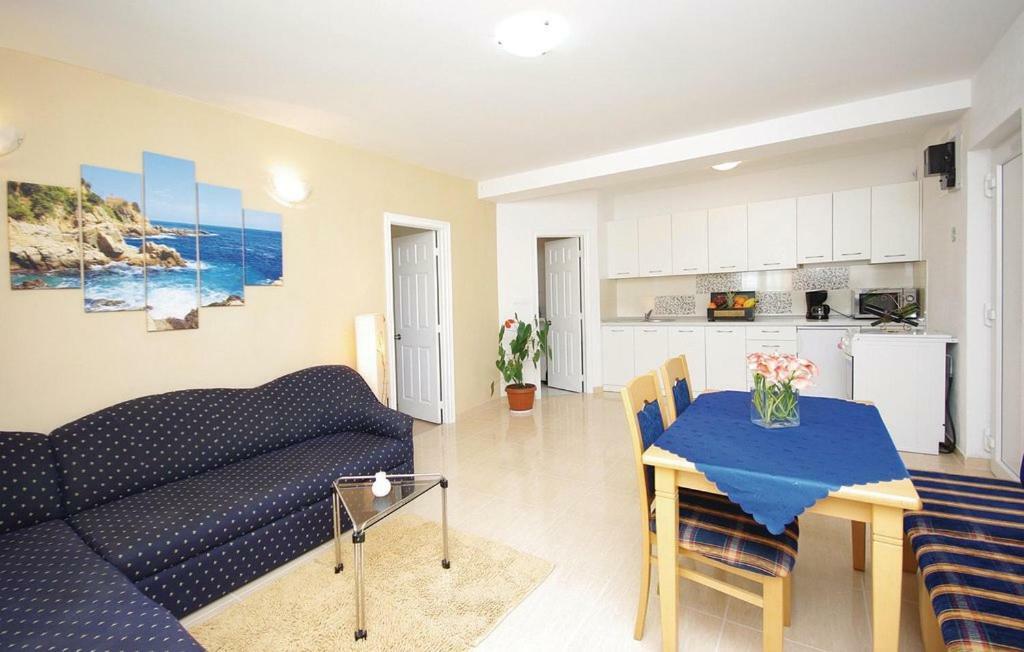 Pavlinovic Apartment Makarska