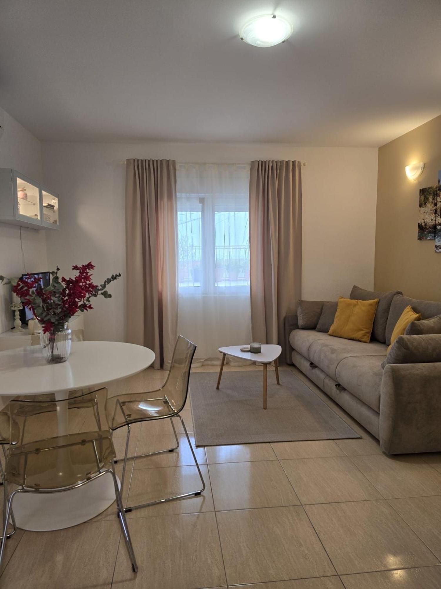 Pavlinovic Apartment Makarska
