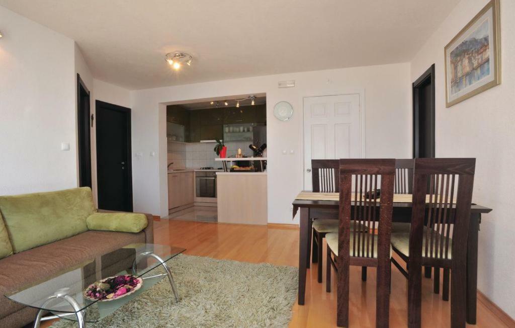 Pavlinovic Apartment *