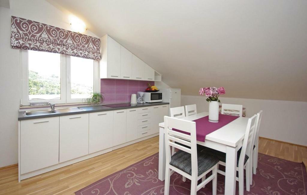 Pavlinovic Apartment Makarska